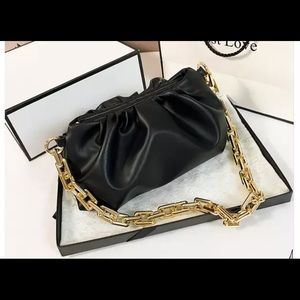 Beautiful black bag/purse with chunky gold chain